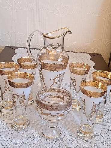 Qrafin, cerez qabi ve 6 bakal temiz ve seliqeli islenib cat qirig