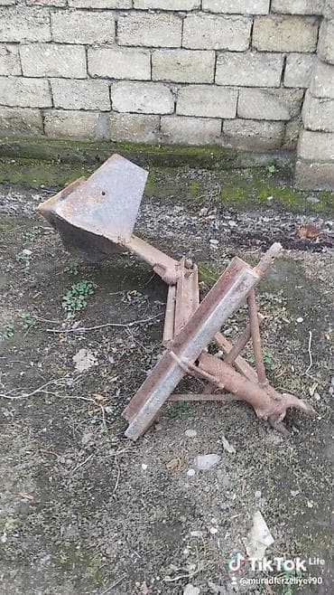 mangels disk: T 80 usdunde lafet mala rotor arxadan. Mavi rəngdə kabinəli traktor və — 7