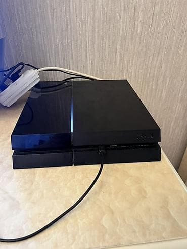playstation vita: PlayStation 4 (PS4) oyun konsolu - Model: Sony PlayStation 4, klassik — 1