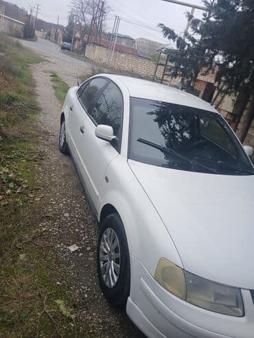 запчасти форд мондео 3: Ağ rəngli sedan, 4 qapı, ön‑sürüşlü. Korpusda zavod aerodinamik — 2