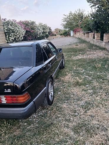 Mercedes-Benz 190 (W201): 1.8 l | 1991 il Sedan — 3