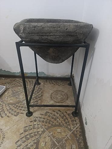 qranit qazan lar: Dekorativ daş lavabo və metal ayaqlı dayağı - Material: Tək parça — 3