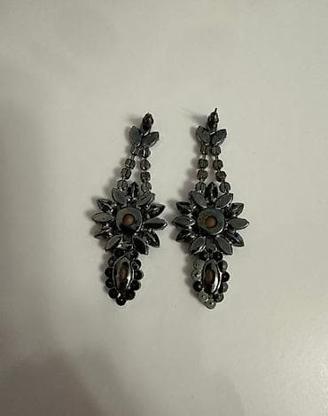 van cleef sirga: Məhsul: Bəzək daşlı asma sırğalar (1 cüt) Təsvir: - Çiçəkvari — 2