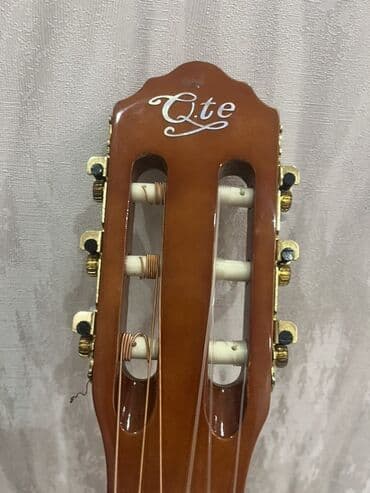 akustik gitara simi: Klassik/akustik gitara – cutaway (yuxarı deşikli) korpuslu model — 7