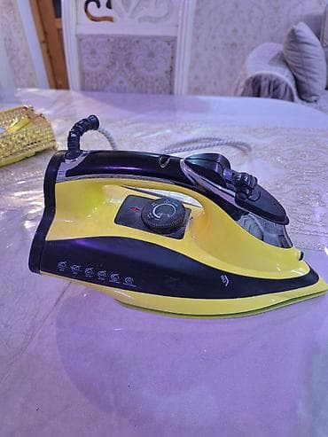 Buxarlı ütü – sarı/qara Xüsusiyyətlər: - Buxar funksiyası və “spray”