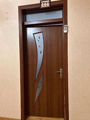 taxta kub: Taxta interyer qapısı – dekorativ şüşə panellərlə - Material: ağac — 3