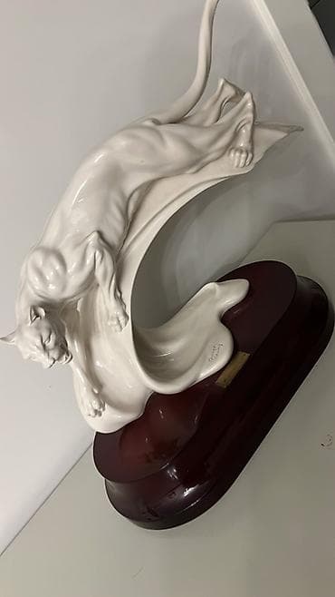 statuetki: Giuseppe Armani “Mountain Lion” heykəli - Rəssam: Giuseppe Armani — 1