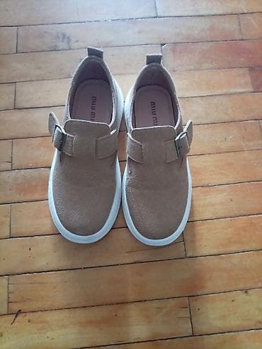 Qadın ayaqqabısı – bej rəngli, qalın ağ rezin altlıqlı slip-on — 1