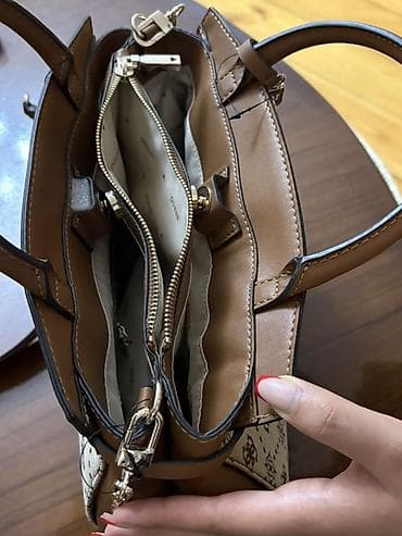 muncuqdan sumka: GUESS qadın çantası - Model: Top-handle çanta, çıxarıla bilən uzun — 5
