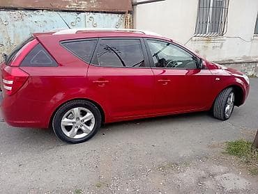 kia ceed qranat: Kia cee’d (hatchback), qırmızı rəng. - Sürətlər qutusu: mexaniki (5 — 8