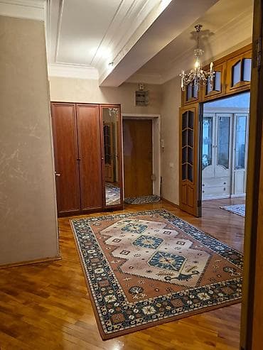 ev menzil: Yasamal ray Z. Xəlilov küç Megacity binası 3 otaq 134 kvm. 2 sanitar — 4