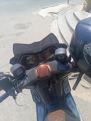 ije motor: Salam. Moped ela veziyyetdedi surulmur heyetde qalir. Alan adama yan — 1