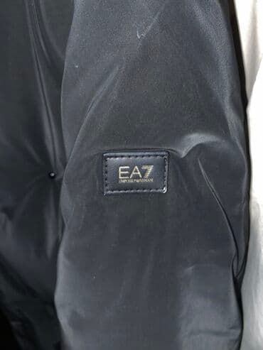 EA7 Emporio Armani qadın qara rəngli kurtka, m razmer. S geyinənlərə — 3