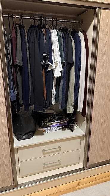 tek carpayı: 3 qapılı, Güzgülü, Bej, Kupe, Düz dolab — 4