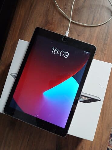 opad 14 mini: Apple iPad planşet model A1566 - Touch ID düyməli 9.7 düym ekran - — 2