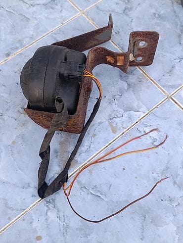 kronşteyn: Məhsul: Mercedes-Benz siqnal (klakson) modulu və metal bərkidici — 2