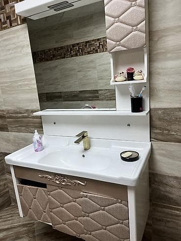 Hamam üçün lavabo mebel dəsti - Üst hissə: geniş güzgü paneli