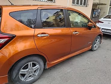 prada naocare: Nissan Note e-POWER, narıncı rəngli, şəhər üçün ideal hibrid (benzin — 7