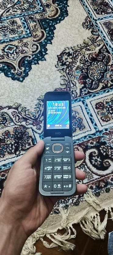 data modem sim card: HMD qapaqlı mobil telefon Xüsusiyyətlər: - Qapaqlı (flip) dizayn — 2