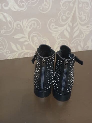 qadın üçün daflkot: Qadın qısa çəkmələri - Rəng: qara - Model: bilekyanı bot - Material — 4