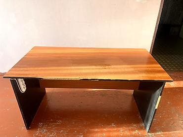 ofisde islenib: Kompyuter üçün masa — 2