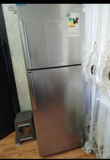 ikinci əl siyuducu: İşlənmiş 2 qapılı Samsung Soyuducu Satılır, rəng - Qara, Təkərli — 1