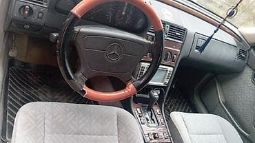 Mercedes-Benz 220: 0.2 l | 1994 il Ofrouder/SUV — 2