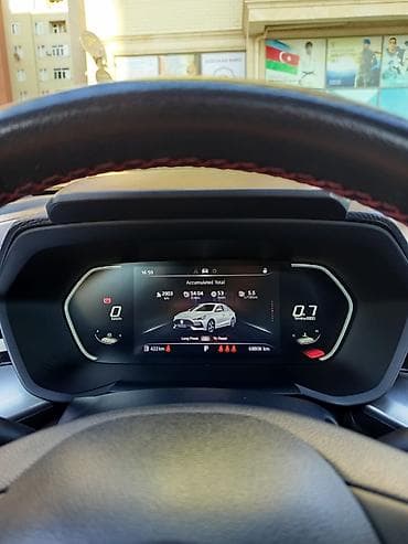 Aksesuarlar və tüninq: MG (emblemli) sedan, il 2022. Üstündəki yazıya görə: “təcili satılır — 2