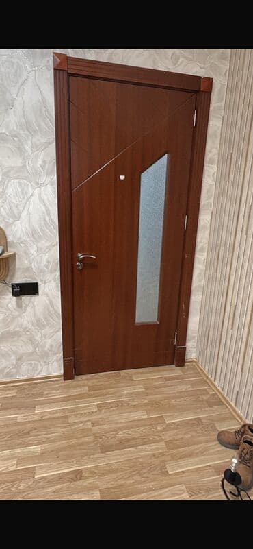 sade demir qapılar: Mebel qapısı – şüşəli, qoz rəng - Material: taxta - Rəng və tekstura — 2