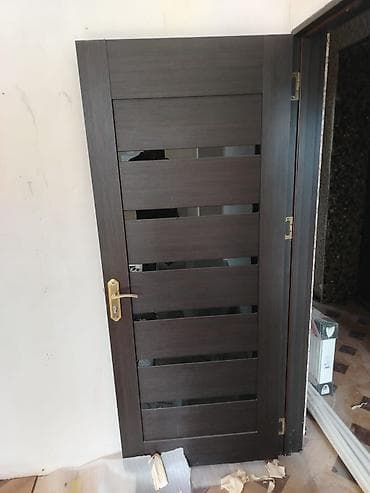 Müasir dizaynlı daxili qapı - Rəng: tünd qəhvəyi/venge ton - — 1