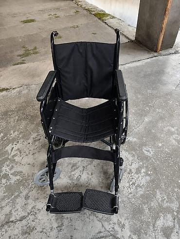 elil arabasi: Yüngül, qatlana bilən əlil arabası - Rəng: qara - Çərçivə: möhkəm — 2