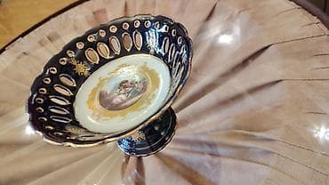 Porcelan dekorativ meyvə/gül qabı – ayaqlı, açıq işlik (ajurlu)