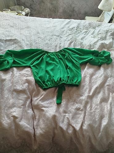 payız paltarları: Yaşıl rəngli qadın bluzu - Model: off-shoulder (açıq çiyinli) — 2