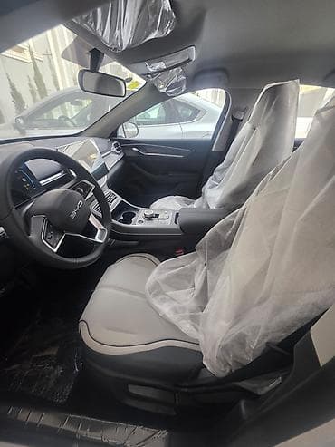 rc masin: BYD Qin Plus DM-i sedan - Geniş və aerodinamik kuzov, ağ rəng - Ön — 5