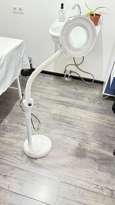 lupa işıq: Gozleik slondaduda lazer iwledenler ucun LED işıqlandırmalı böyüdücü — 2