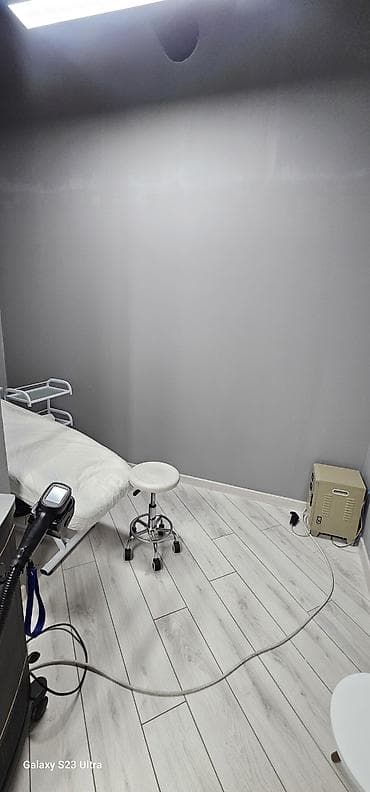 Əməkdaş axtarışı (vakansiyalar): Otag içərisində bir bölgü icarəyə verilir. 1.90-ın 3.80 yəni (7 kv) — 3