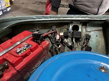 2107 qara: VAZ 2106 sedan — açıq mavi rəngdə, qara təkər diskləri ilə. Klassik — 5