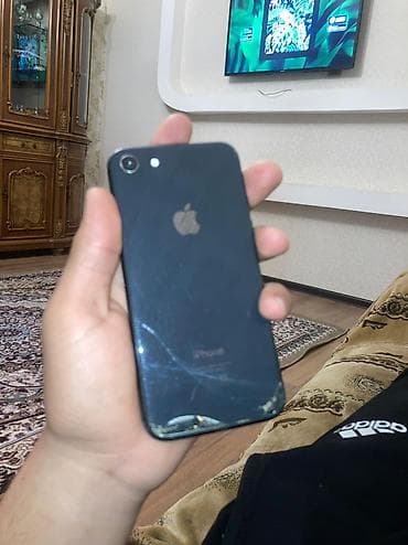 galaxy a57 5g: IPhone 8 — 1