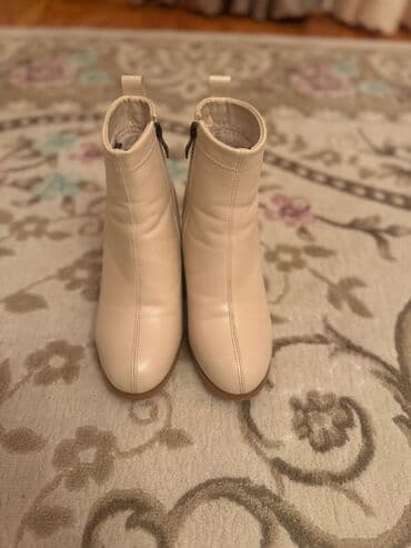 şalvar ustu koftalar: Bej rəngli qadın qısa çəkmələr - Model: topuğa qədər, yuvarlaq — 1