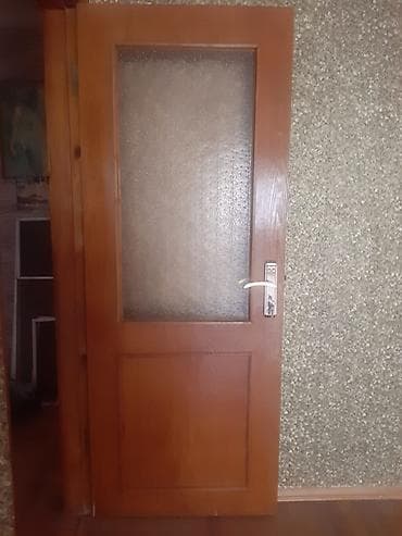 5 ədəd qapı və 2 ədəd pəncərə. Əsl taxtadan hazırlanıb. Şüşələri və