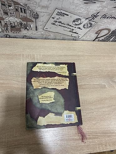 kagiz pullar: Mehsul-Esrarengiz Kasaba günlük 3 dür.Kitabın 1 ci el qiymeti 150 — 2