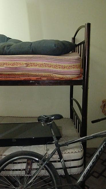 2 qatlı yataq: Metal iki mərtəbəli çarpayı dəsti - Karkas: möhkəm metal, boru — 1