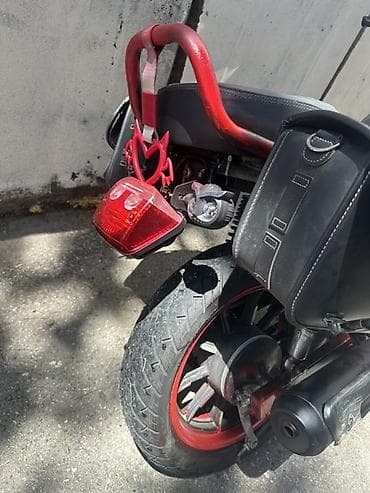 sud ceni: Şəhər sürüşləri üçün fərqli görünüşə malik motosiklet. Şəkillərdə qara — 4