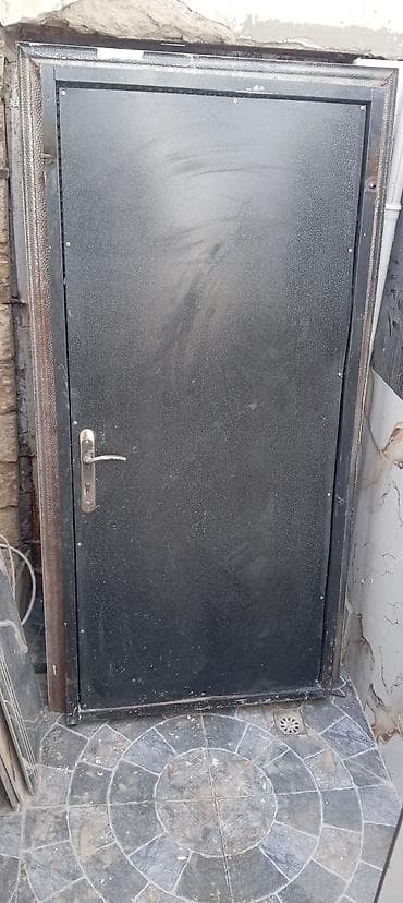 qapılar ev üçün: Metal giriş qapısı bina evine aoyulub isdifade olunmayib yaxin — 2