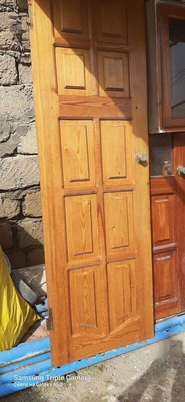 Taxtadan hazırlanmış qapı, bir neçə panelli dizayna malikdir. Ev və ya lalafo.az -da Taxtadan hazırlanmış qapı, bir neçə panelli dizayna malikdir. Ev və ya