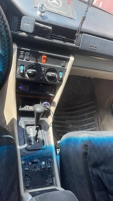mersedes maqintafon: Mercedes-Benz E 220: 2.2 l | Sedan — 8