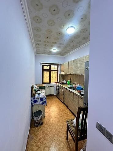 heyet evi bine: 3 otaqlı mənzil – interyer təsviri - Geniş qonaq otağı: Kristal asma — 3