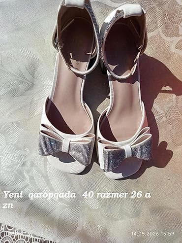 Basanoşka və səndəllər: Ağ rəngli qadın sandaleti - Ölçü: 40 (iç ölçü təxminən 26 sm) - Açıq — 1