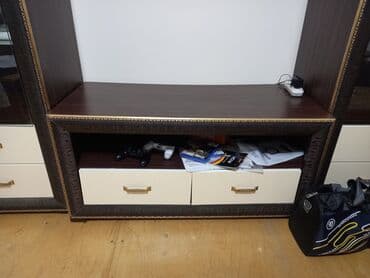 şuşə stol: İşlənmiş, Düz TV altlığı, Polkalı, Şüşəli, Belarusiya — 2