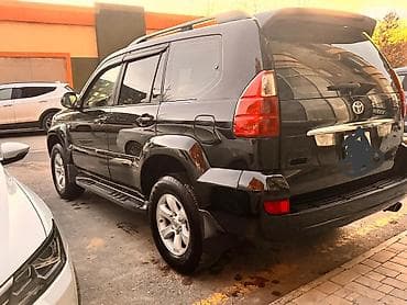 07 salonu: Toyota Land Cruiser Prado (J120) SUV - Gövdə: qara rəng, ön hissədə — 5
